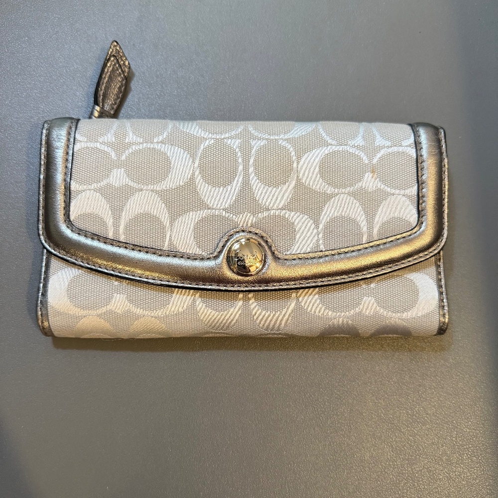 Coach Slim Trifold Wallet In Blocked Signature Canvas In Silver & Grey